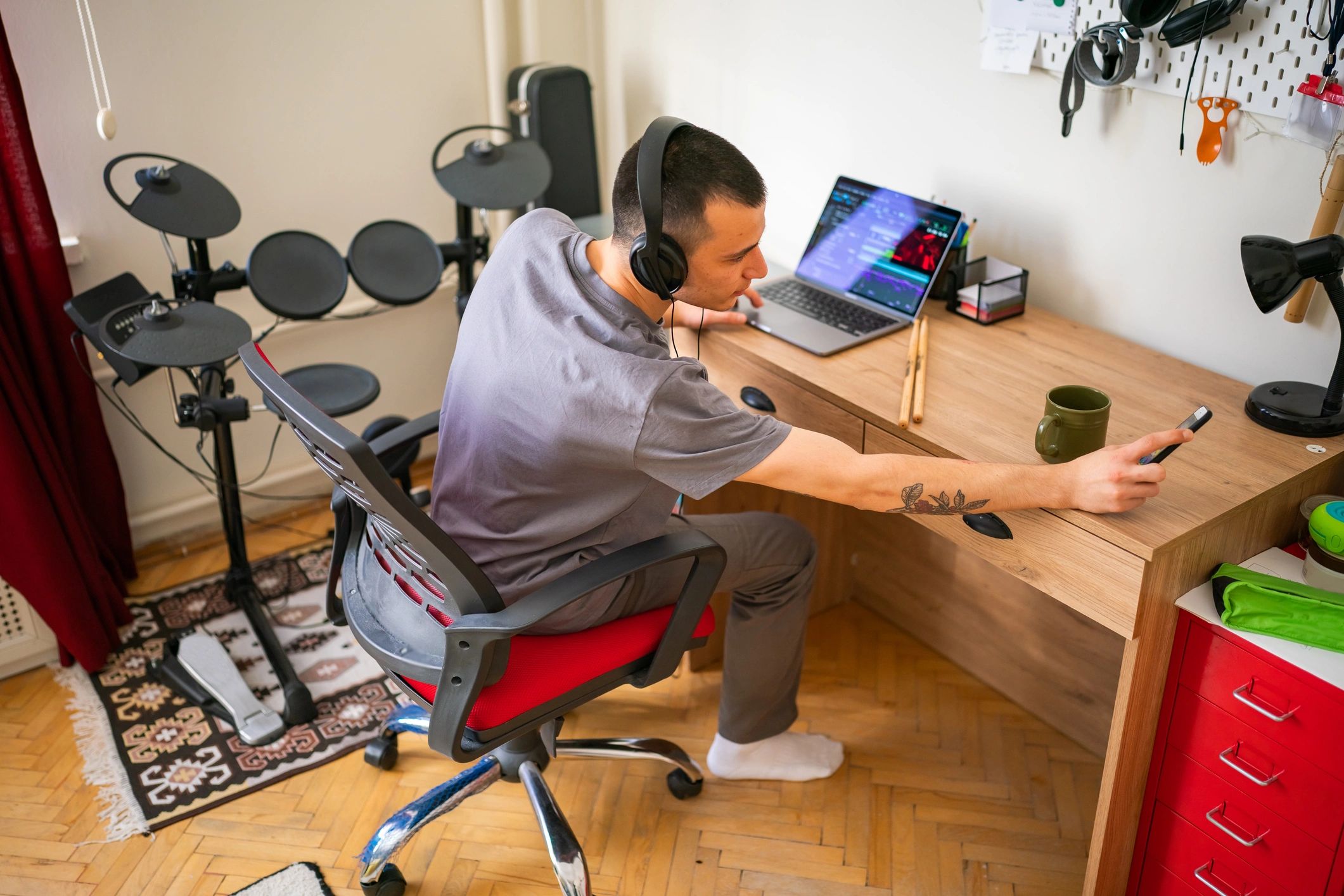 Creator using online video content at home
